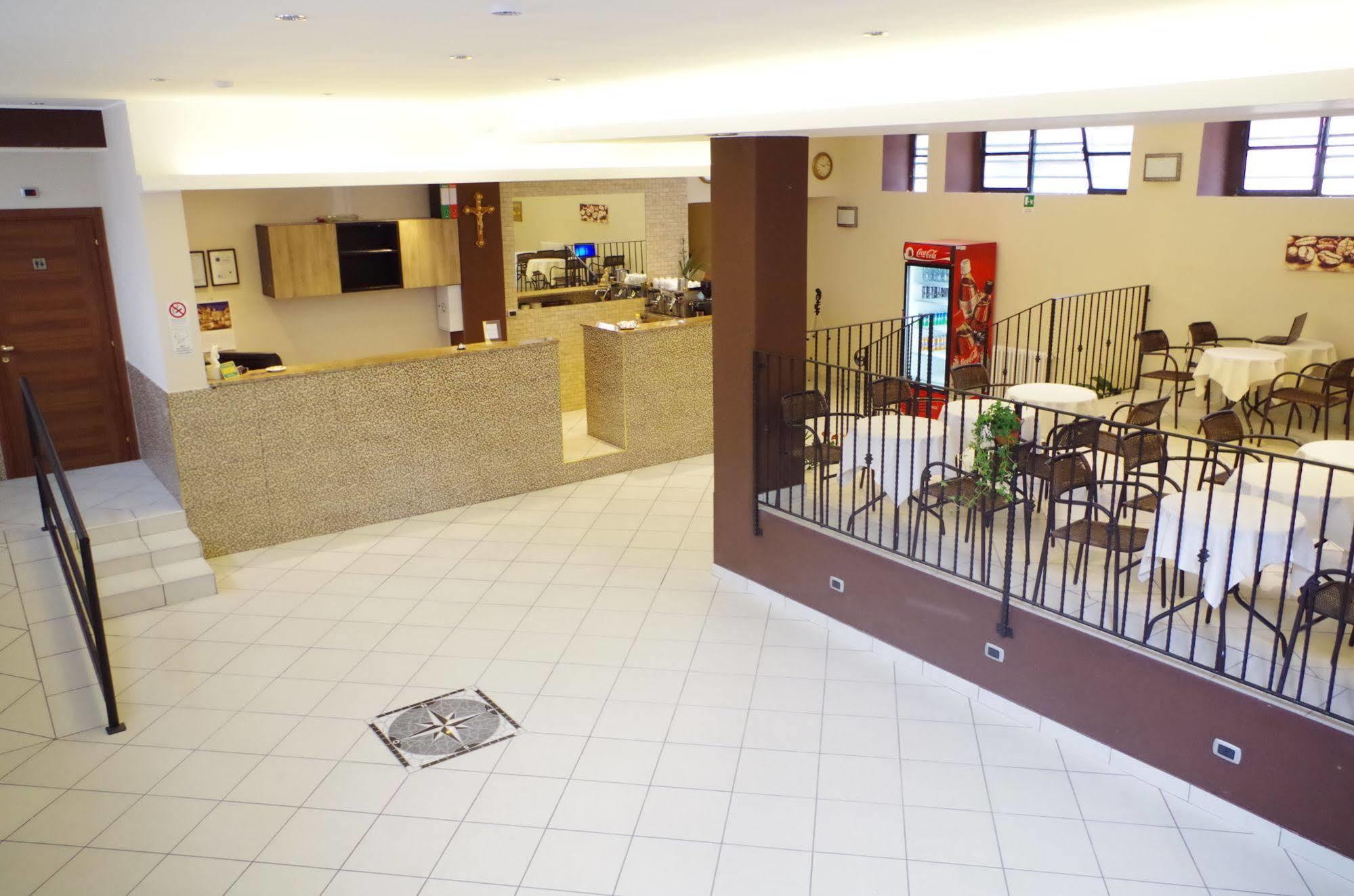 โรงแรมเชนตราเล มิลาน ภายนอก รูปภาพ